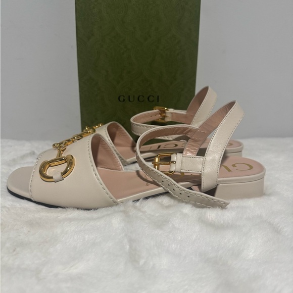 Gucci Women's Sandals with Gold Details - Picture 5 of 6
